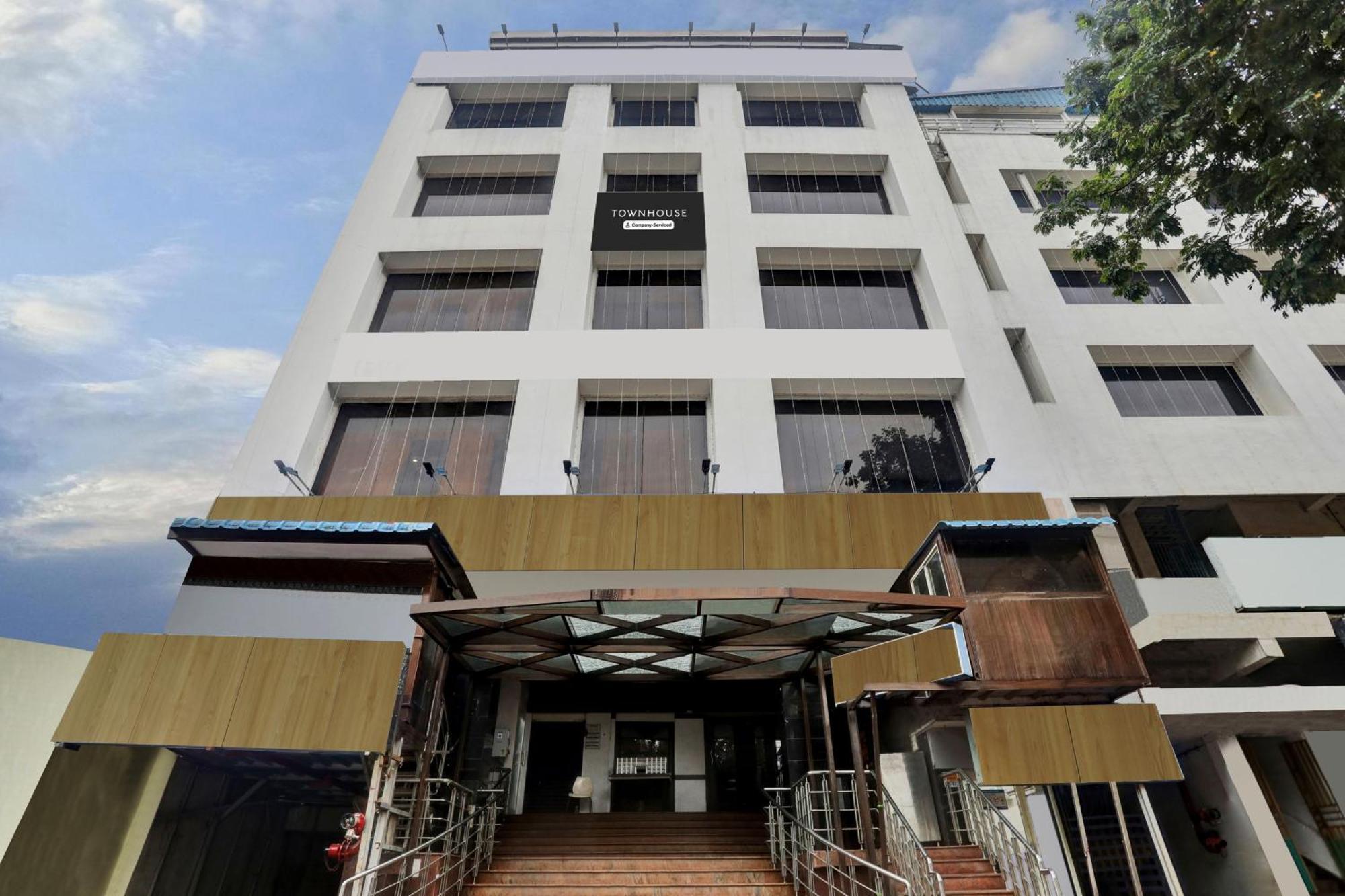 Hotel Townhouse Eluru Extérieur photo