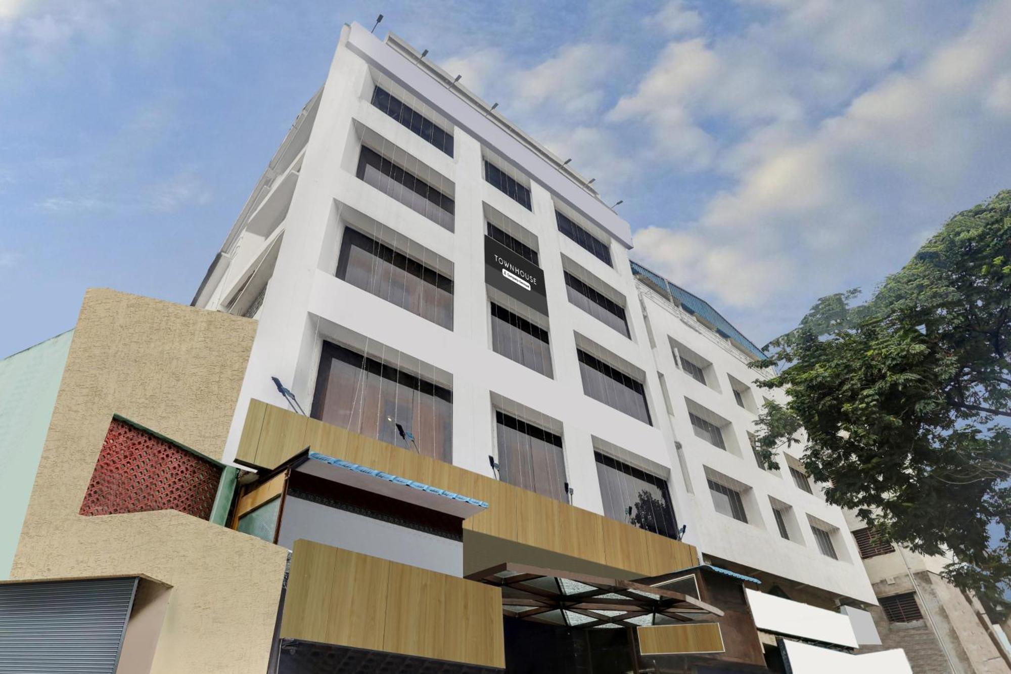 Hotel Townhouse Eluru Extérieur photo