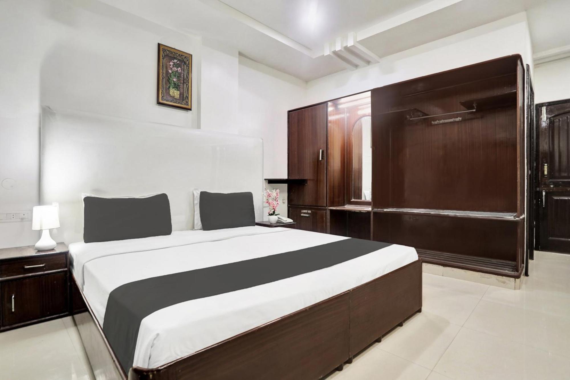 Hotel Townhouse Eluru Extérieur photo