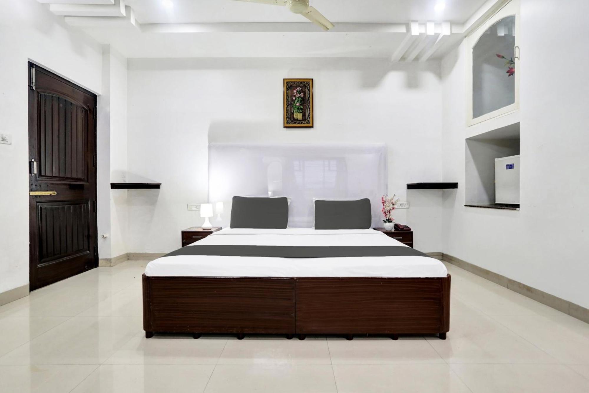 Hotel Townhouse Eluru Extérieur photo