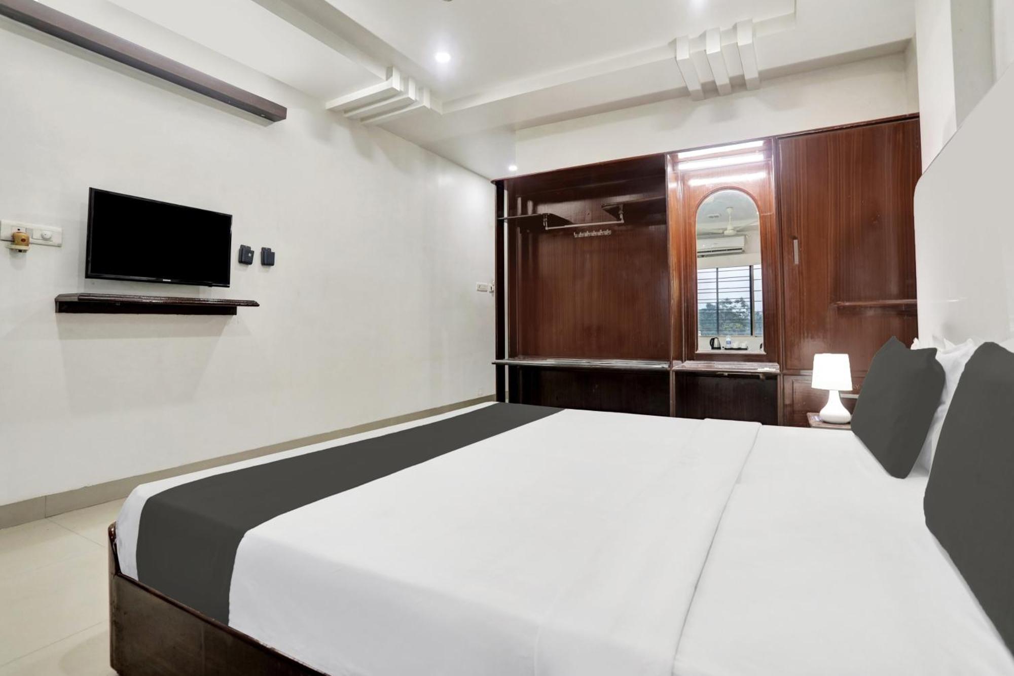 Hotel Townhouse Eluru Extérieur photo
