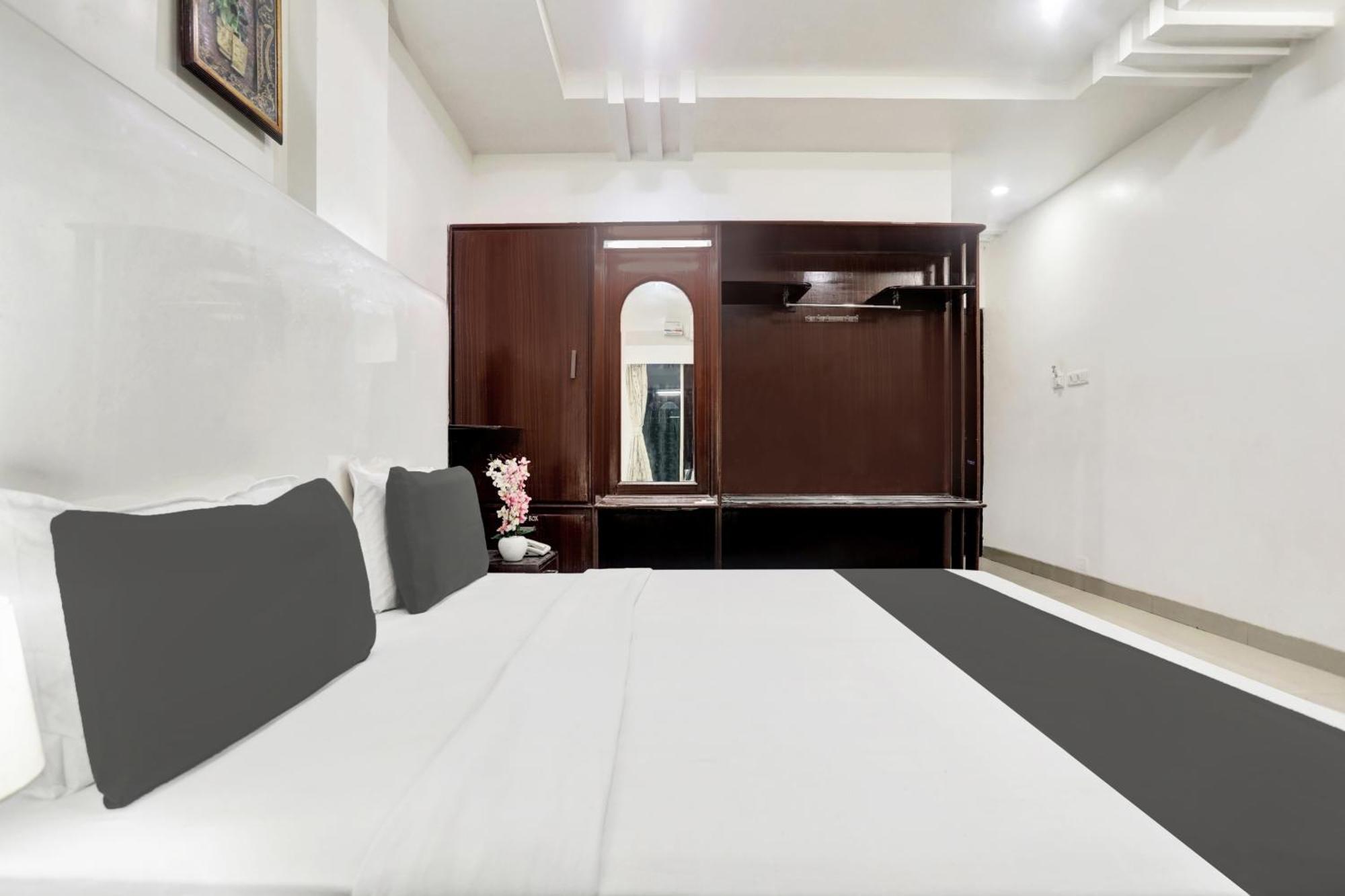 Hotel Townhouse Eluru Extérieur photo