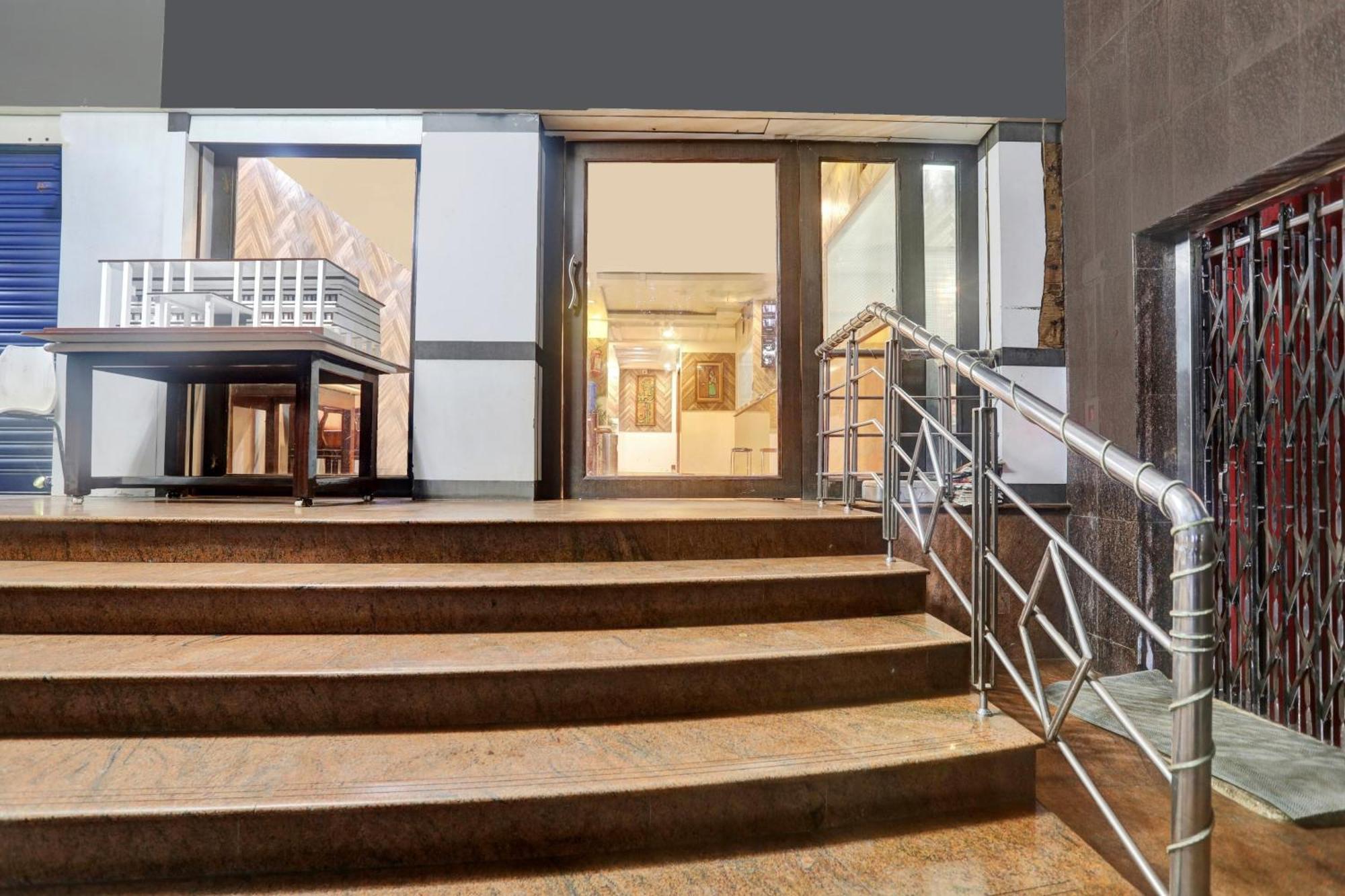 Hotel Townhouse Eluru Extérieur photo