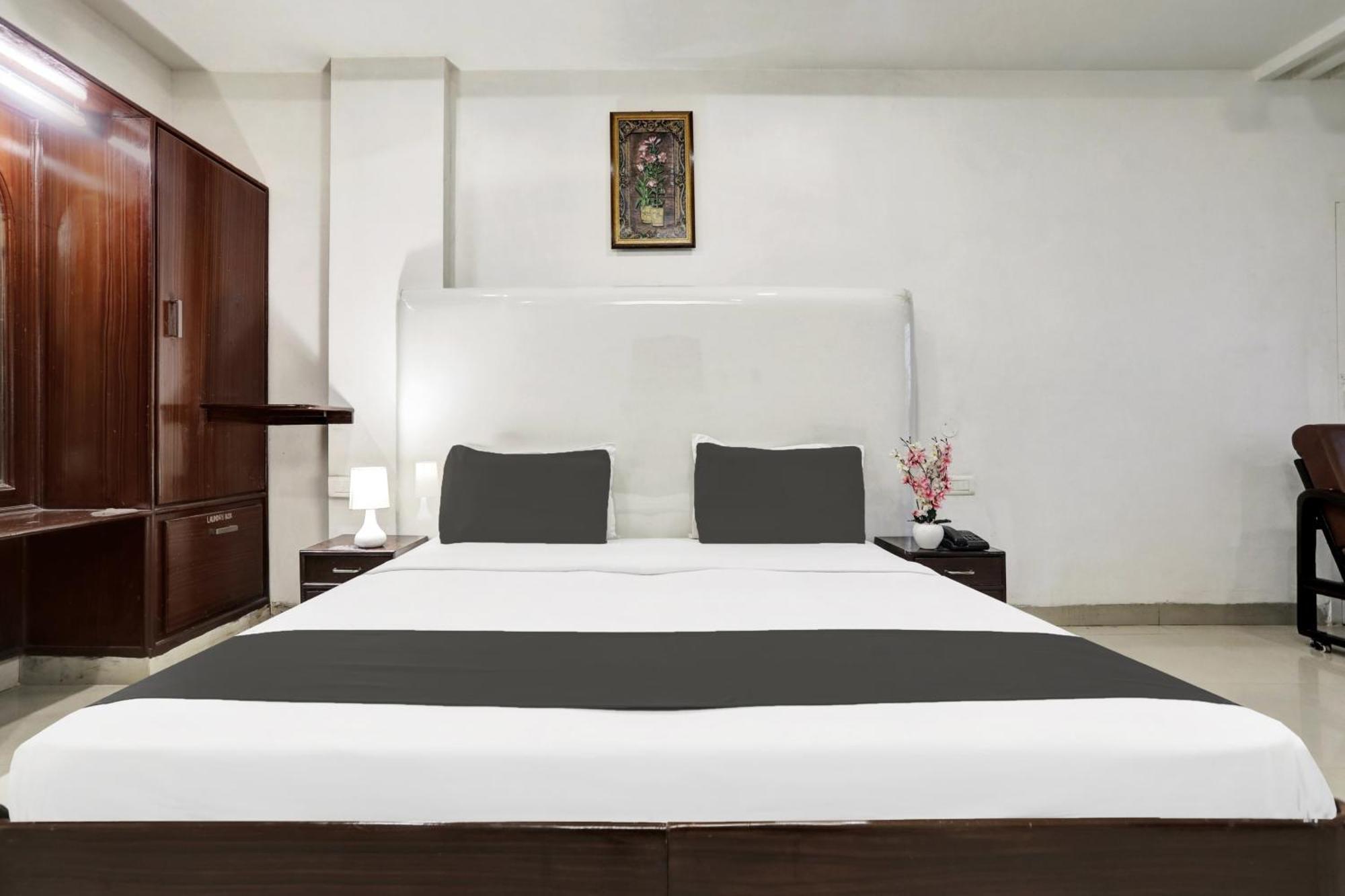 Hotel Townhouse Eluru Extérieur photo