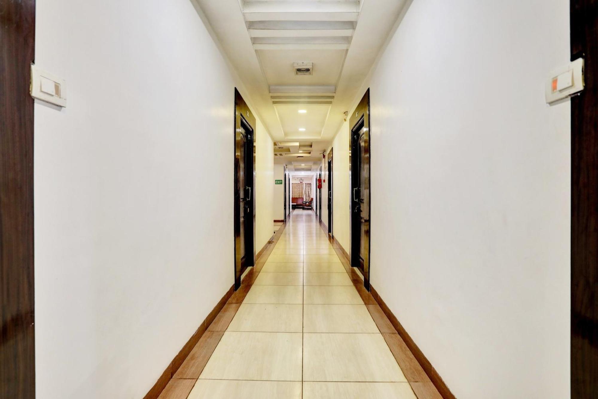 Hotel Townhouse Eluru Extérieur photo