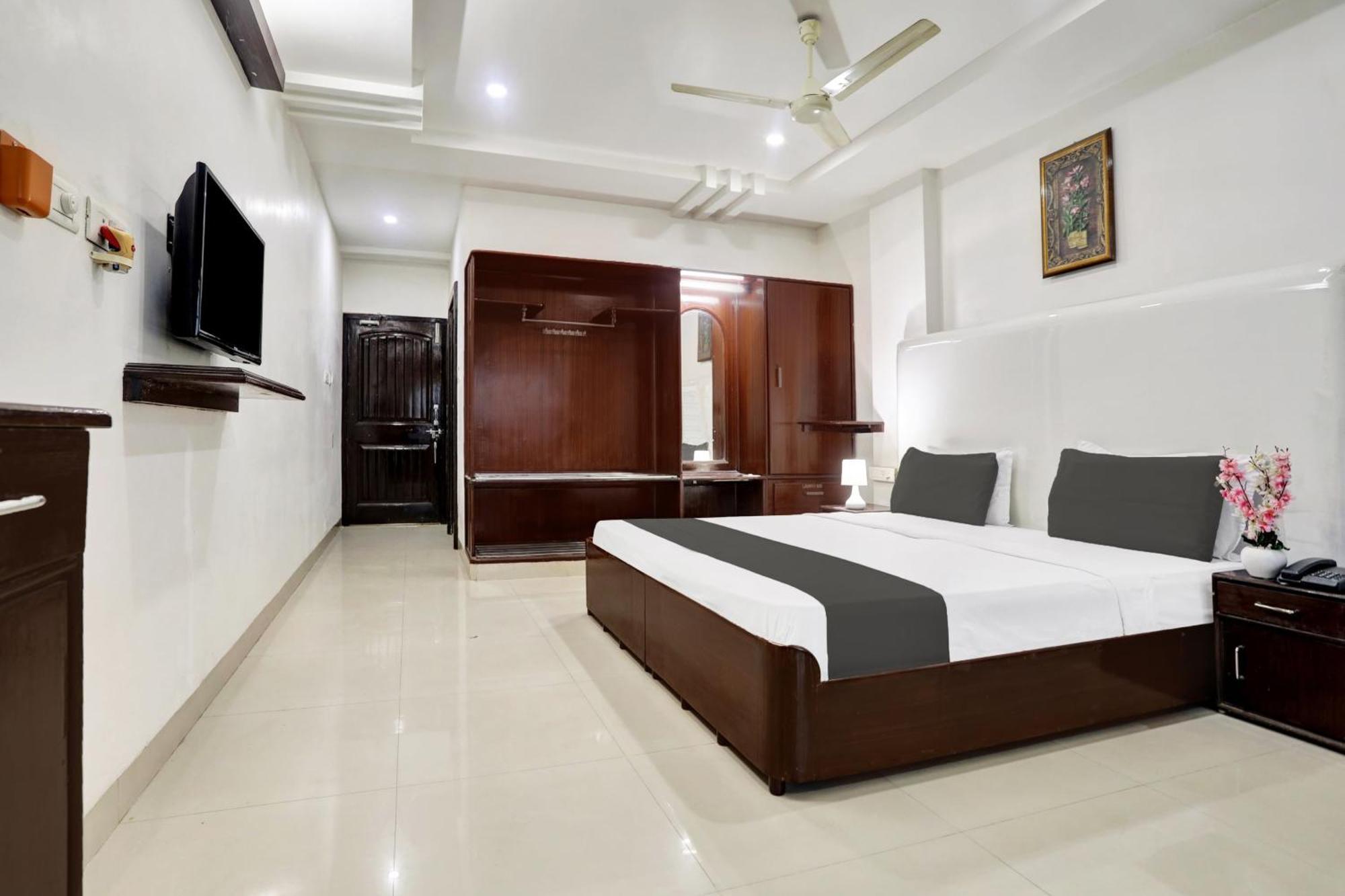 Hotel Townhouse Eluru Extérieur photo