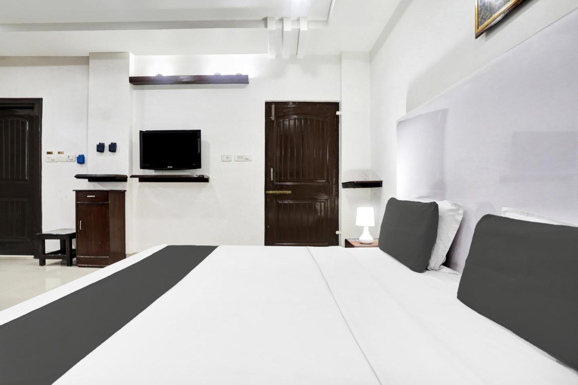 Hotel Townhouse Eluru Extérieur photo